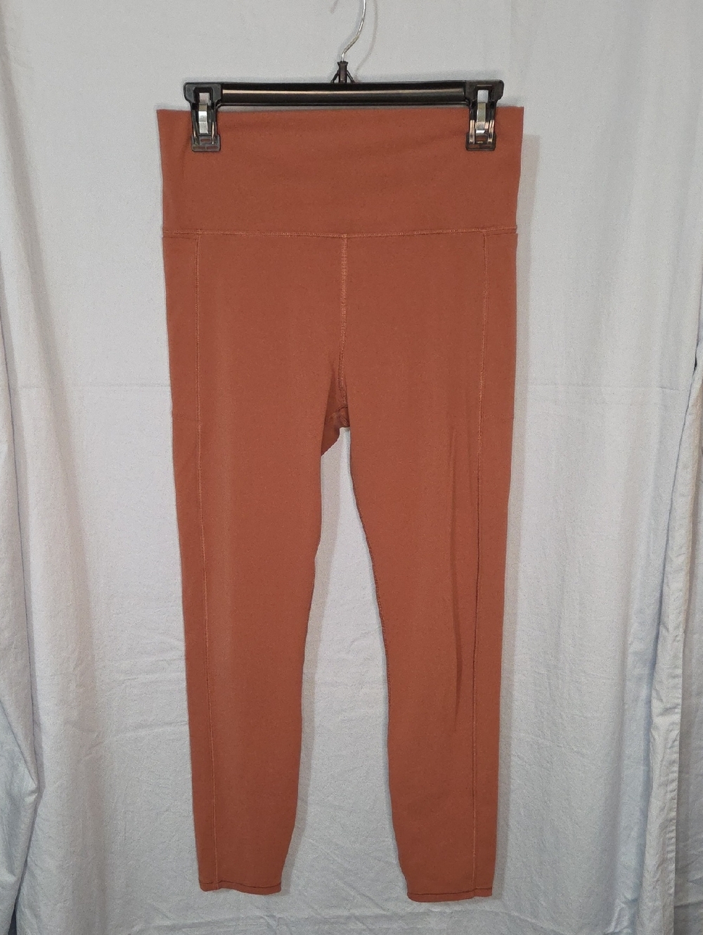 G492. Vuori Studio Pocket Legging in Light Terra Cotta - Size M